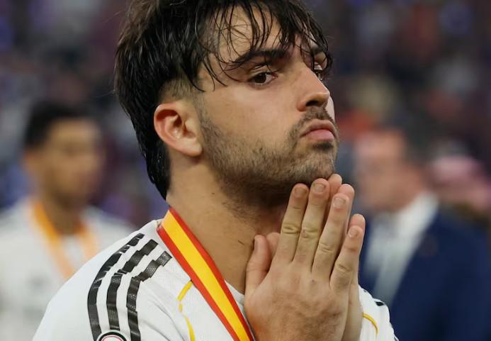 完美体育登录入口-龙赛罗：皇马的青训球员拼尽全力，他们的巨星队友却毫无斗志